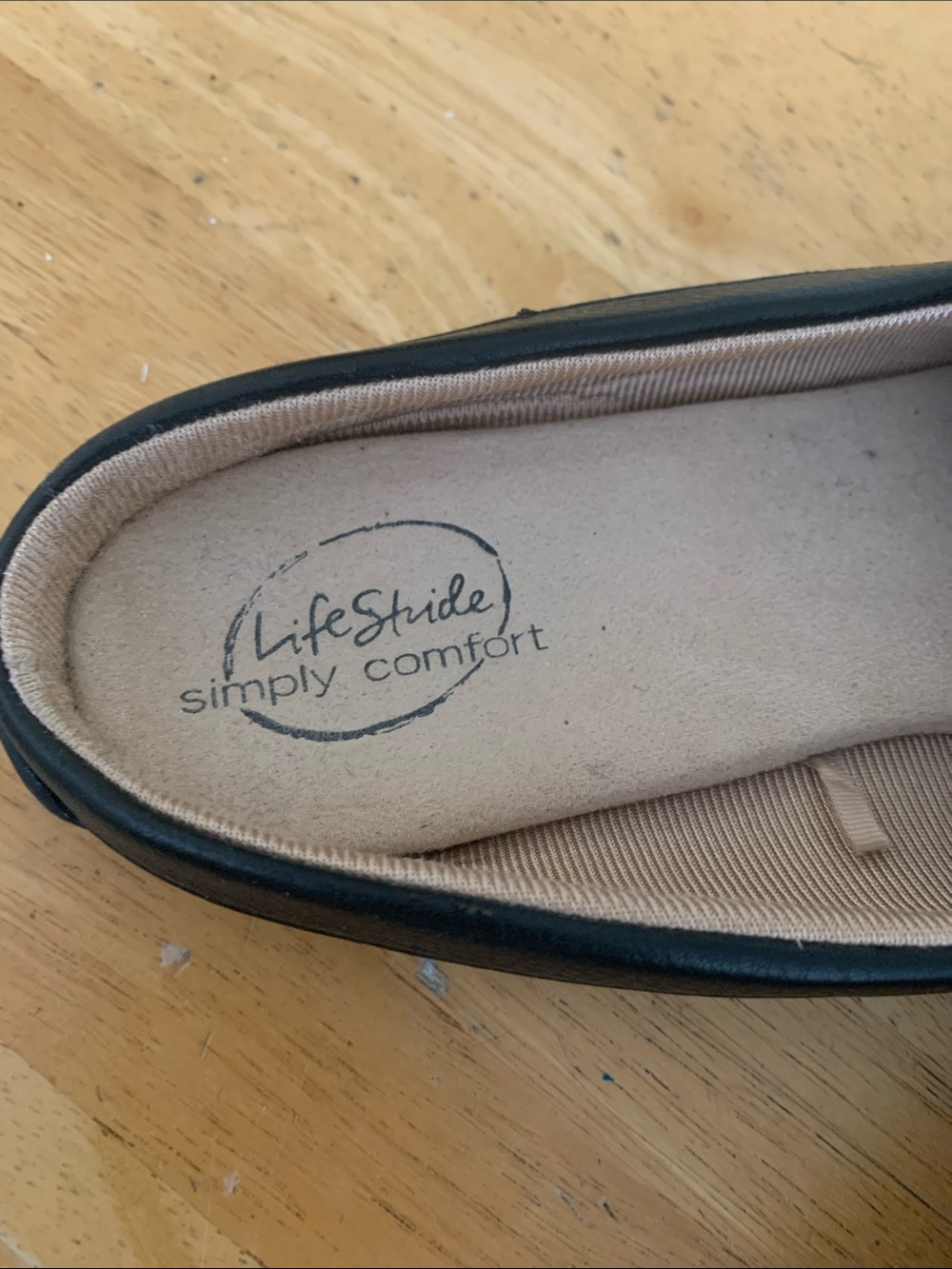 Life Stride Black Women’s Slip-On Loafers — Classic Moccasin Style 8W - Picture 2 of 6